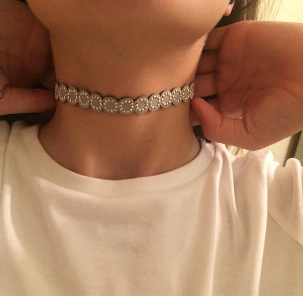 Boutique choker